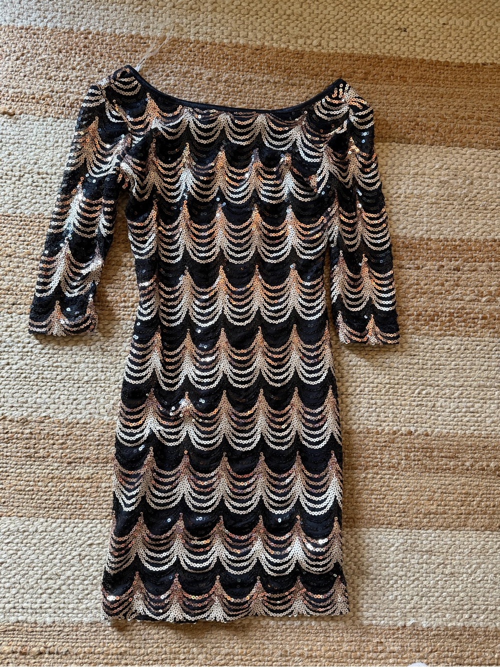 Black Sequin Scallop-Pattern Party Dress